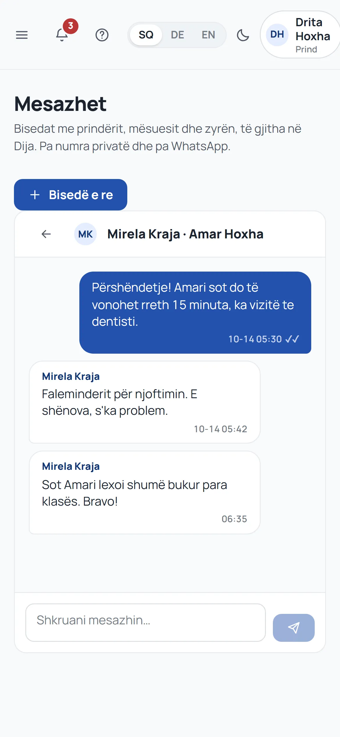 Mesazhet në Dija: bisedë mes prindit dhe mësueses, me zilen e njoftimeve